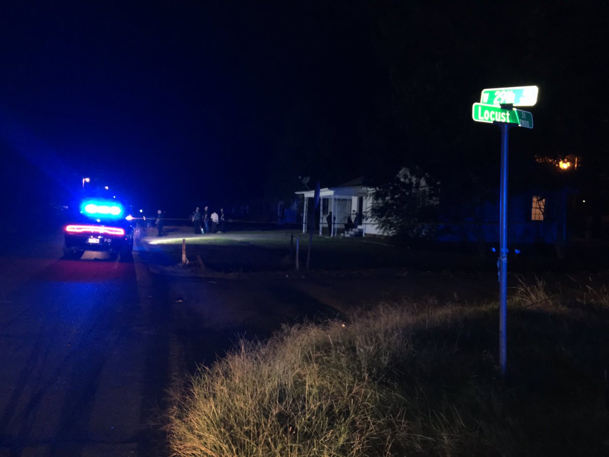 Little Rock: Police on scene of shooting in 1500 block of W 29th St. Victim shot in head, in serious condition