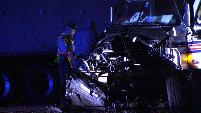 1 person dead, another injured after I-40 tractor-trailer crash