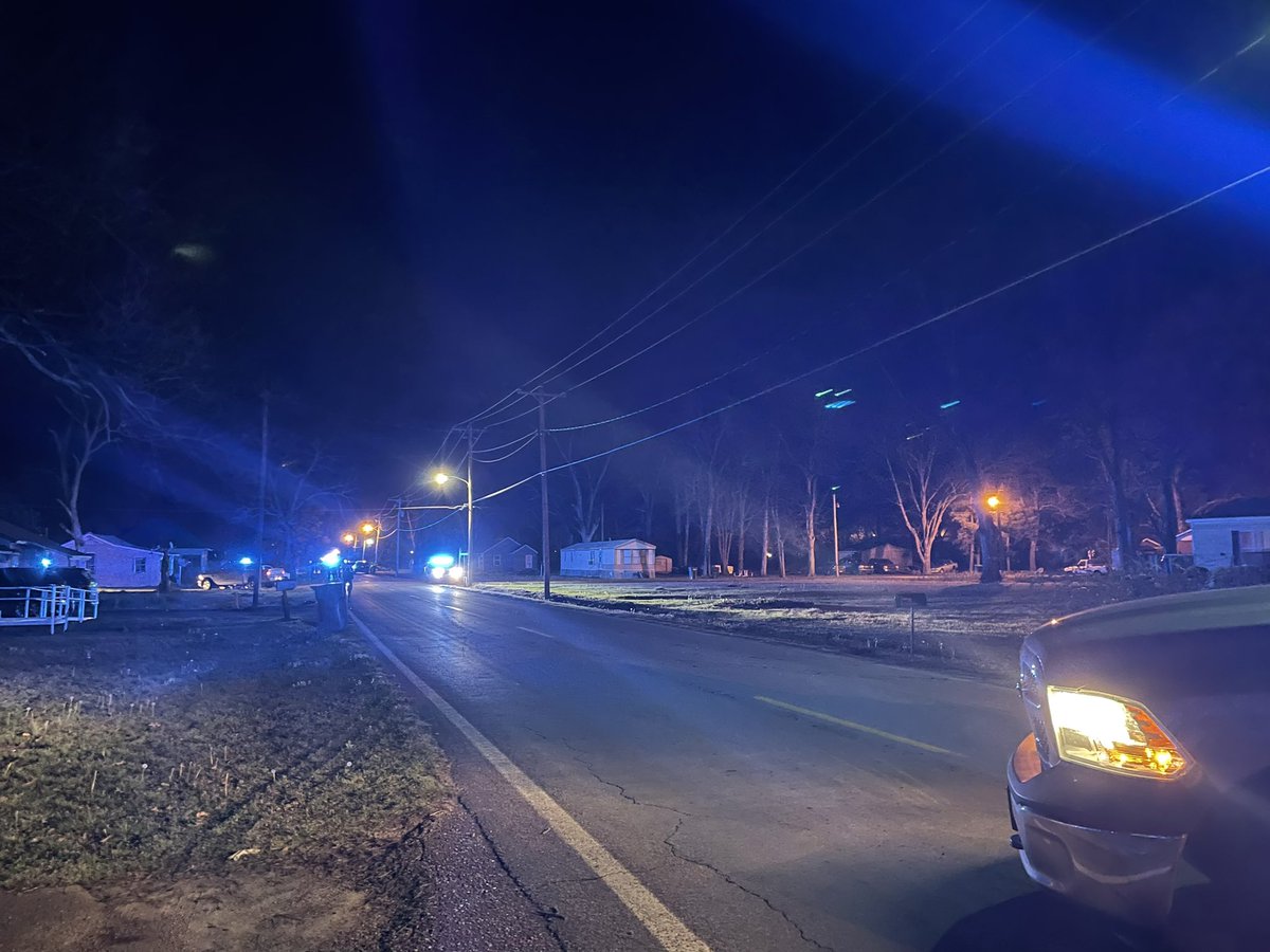 There is a very large police scene in Parkin as well. Arkansas State Police and the Cross Co. Sheriff are at a home on Smithdale Lane. Family is very upset. It's unclear if this connected to the shooting of an officer outside Wynne.  