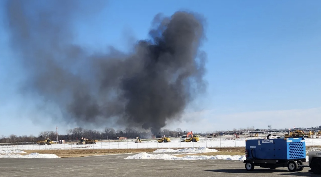 Pilot dead after small plane crashes at Bill and Hillary Clinton Airport